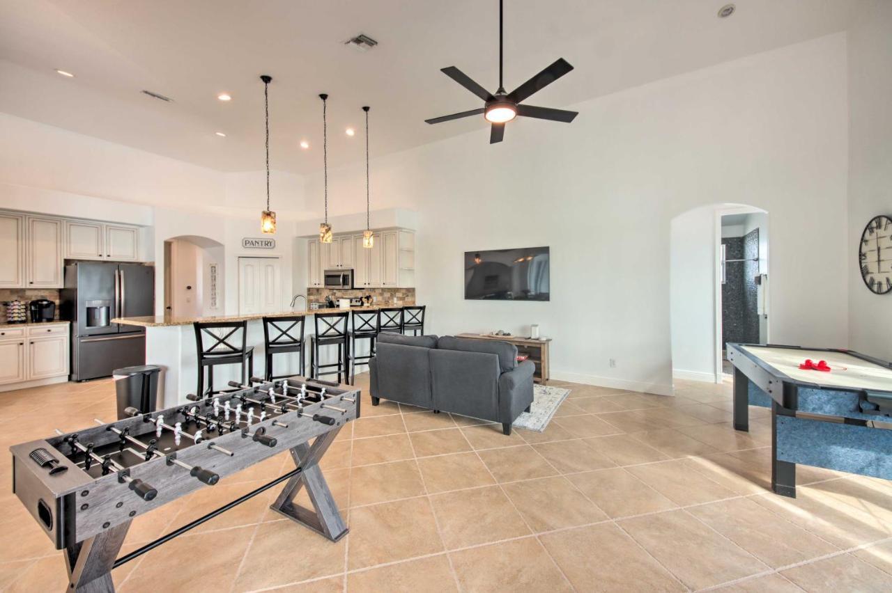 Luxe Oasis On Canal Pool And Lanai! Holiday home