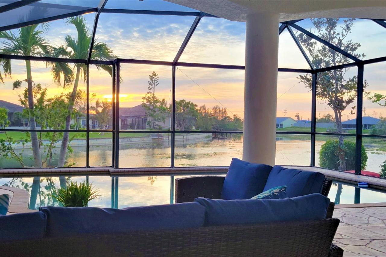 Luxe Oasis On Canal Pool And Lanai! Holiday home *