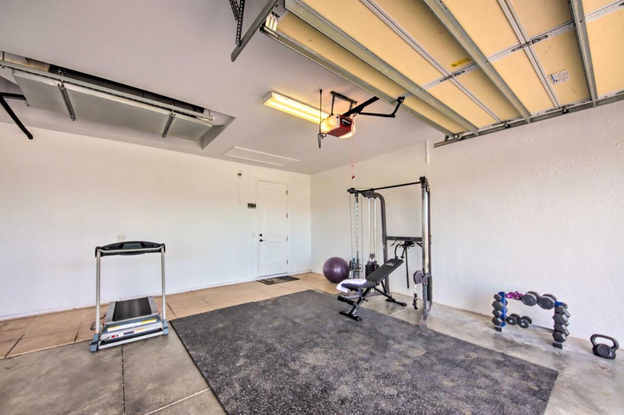 Luxe Oasis On Canal Pool And Lanai! Holiday home Cape Coral