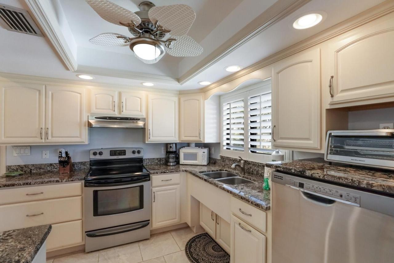 Apartment Westbay Point Moorings 26 *