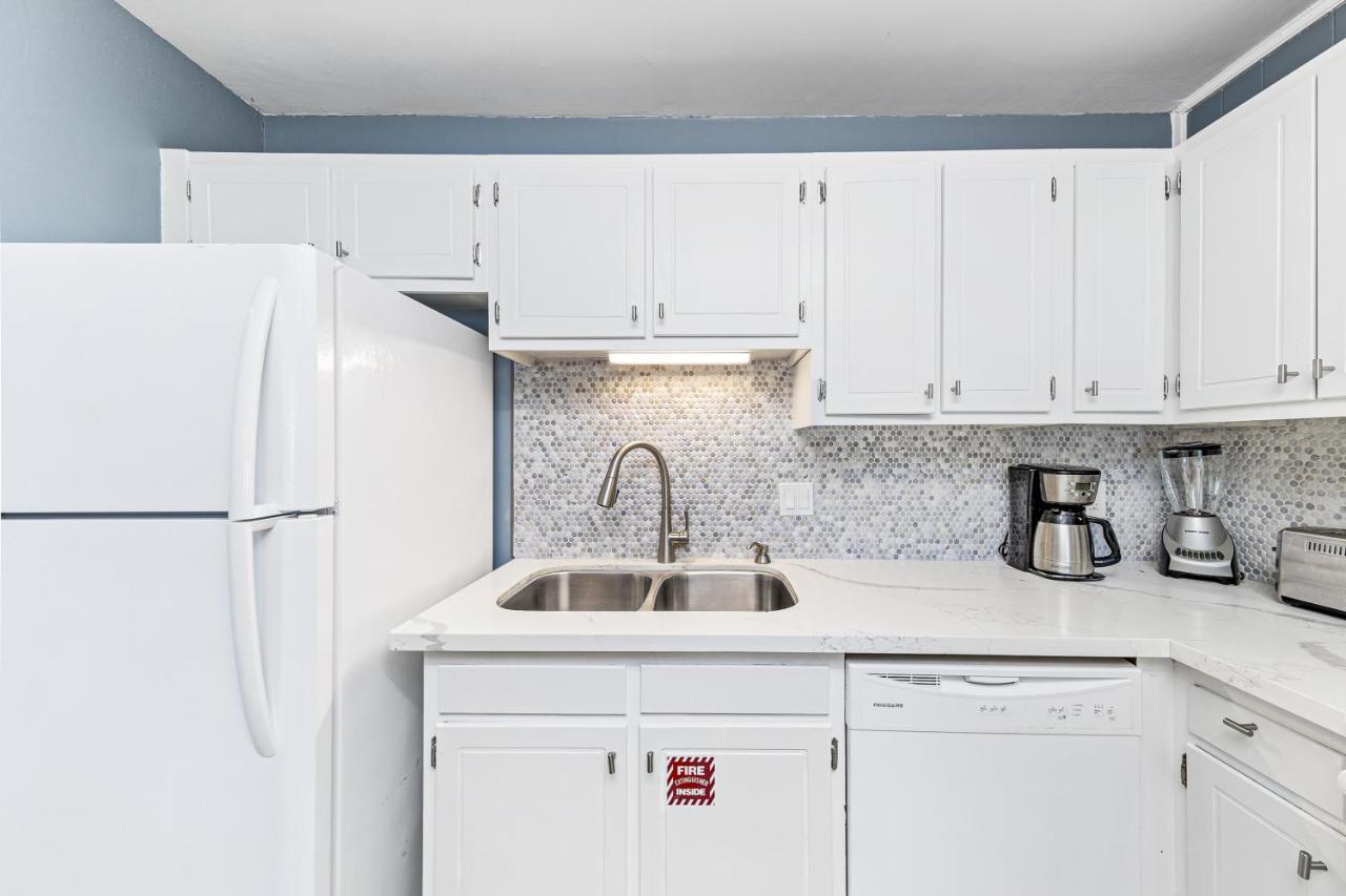 Aqua 302 Apartment