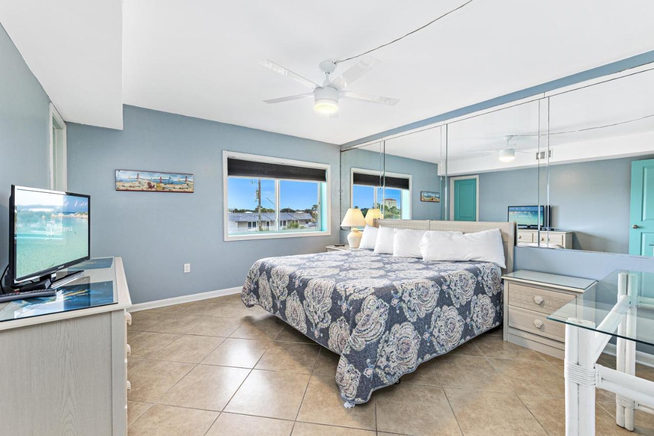 Aqua 302 Apartment