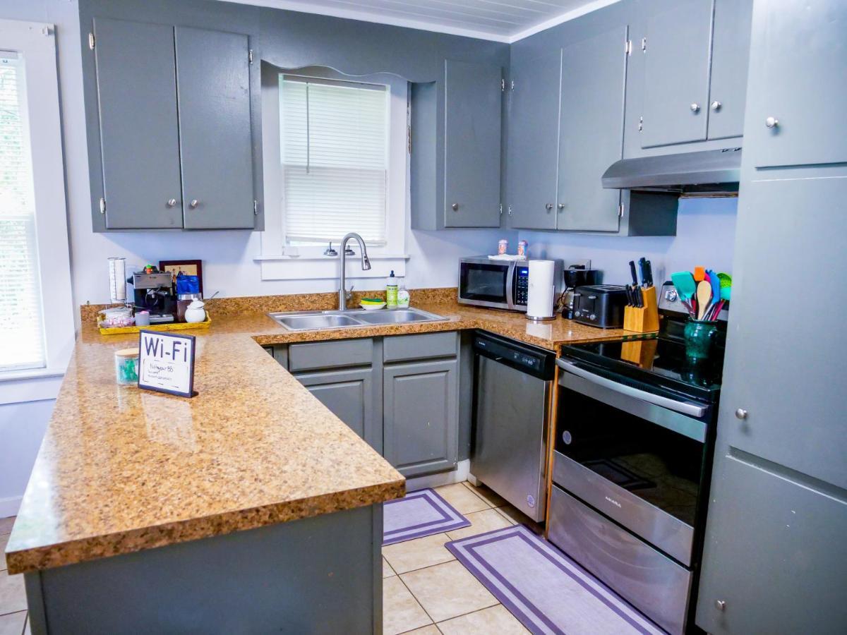 Private In With Fenced Yard, Piano, Location, Pets Welcome Holiday home