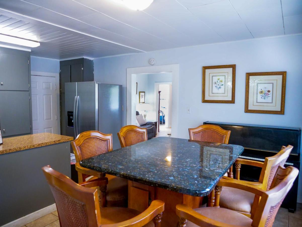Private In With Fenced Yard, Piano, Location, Pets Welcome Holiday home