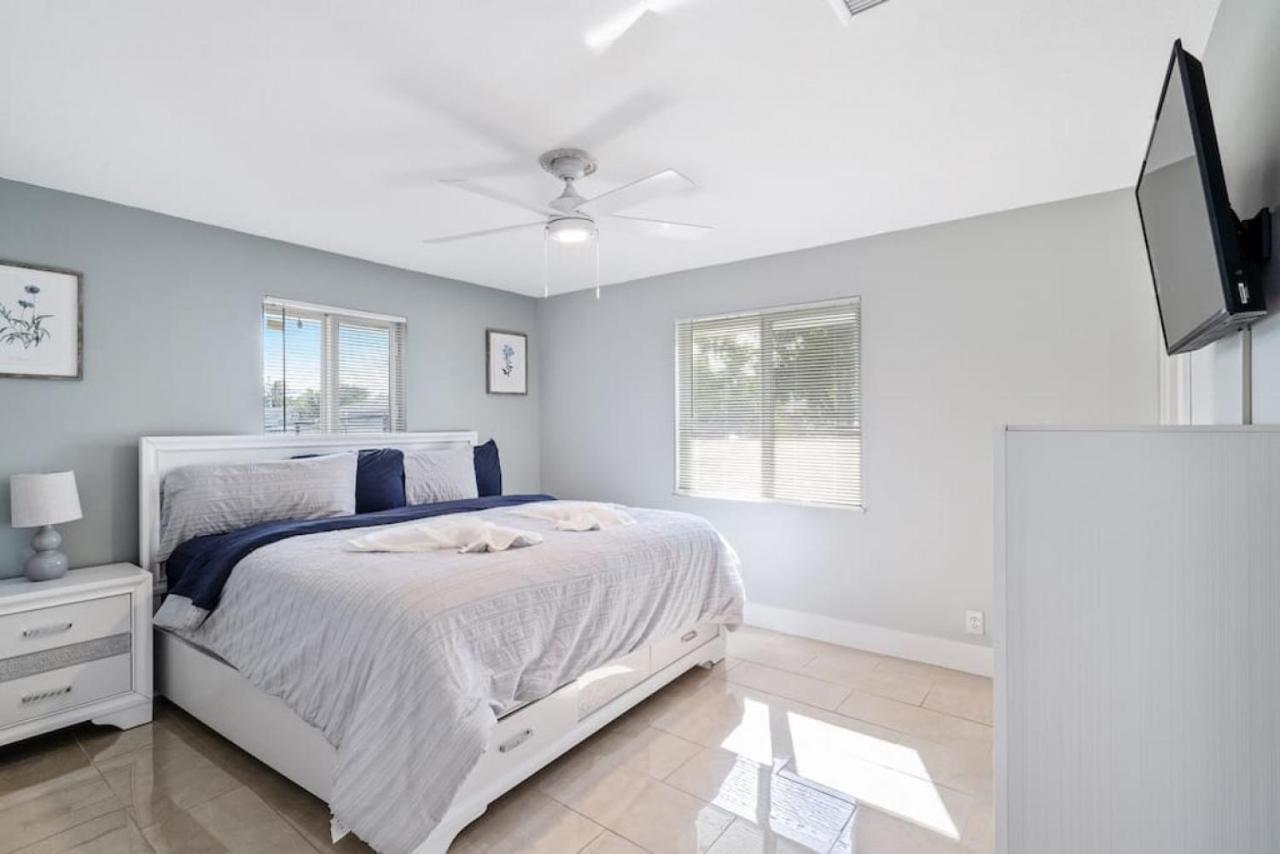 Roxanas 3bed 2bath With Modern Interior And Bbq Backyard Holiday home Fort Lauderdale