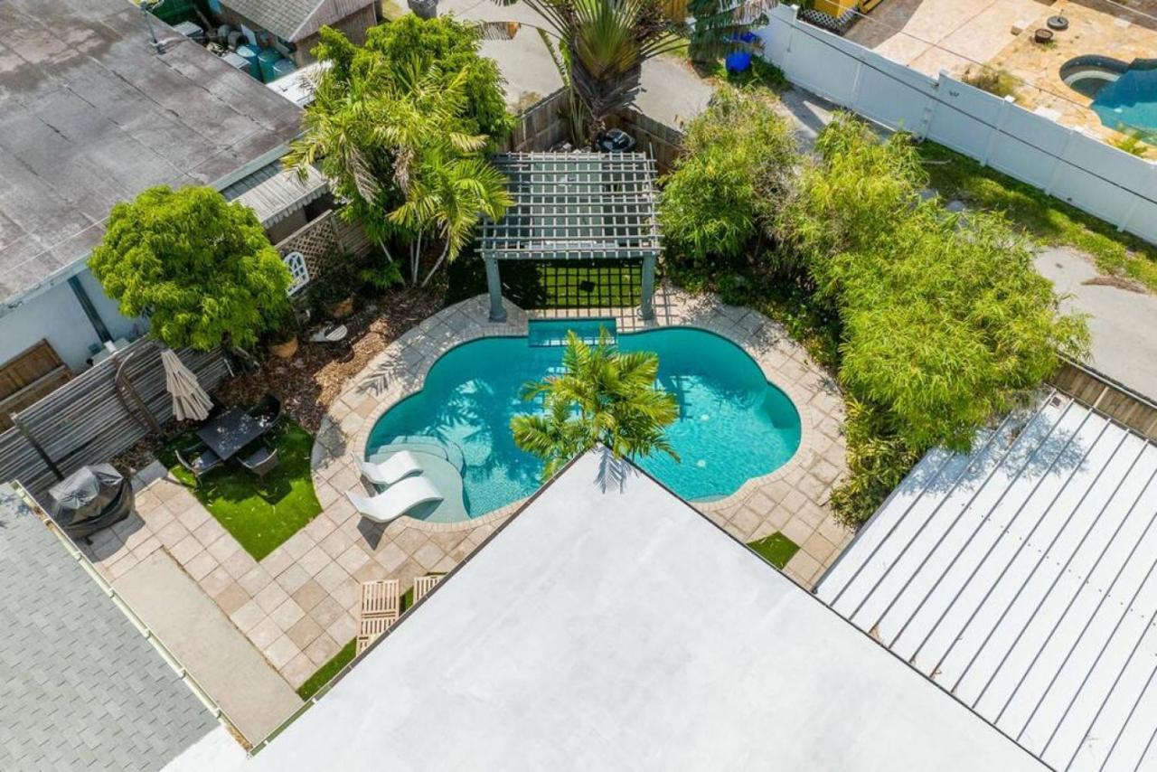 Hollys Hacienda With Heated Pool And Patio Area