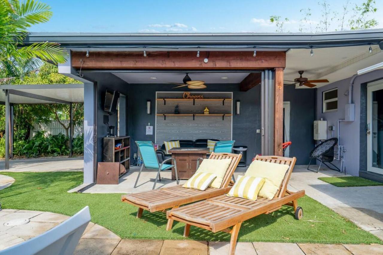 Hollys Hacienda With Heated Pool And Patio Area Holiday home *