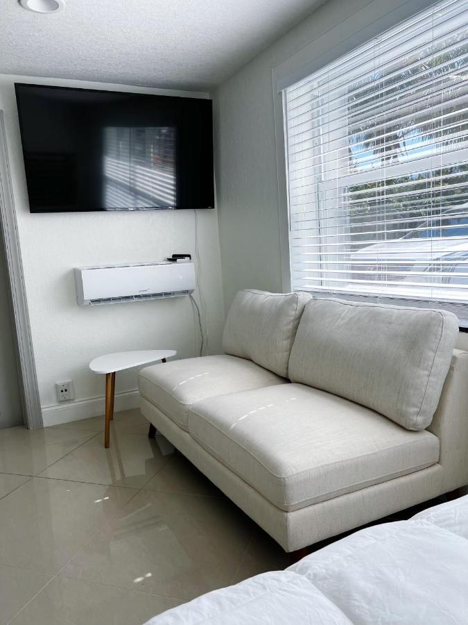 Guest house Chic By The Lake Worth Beach