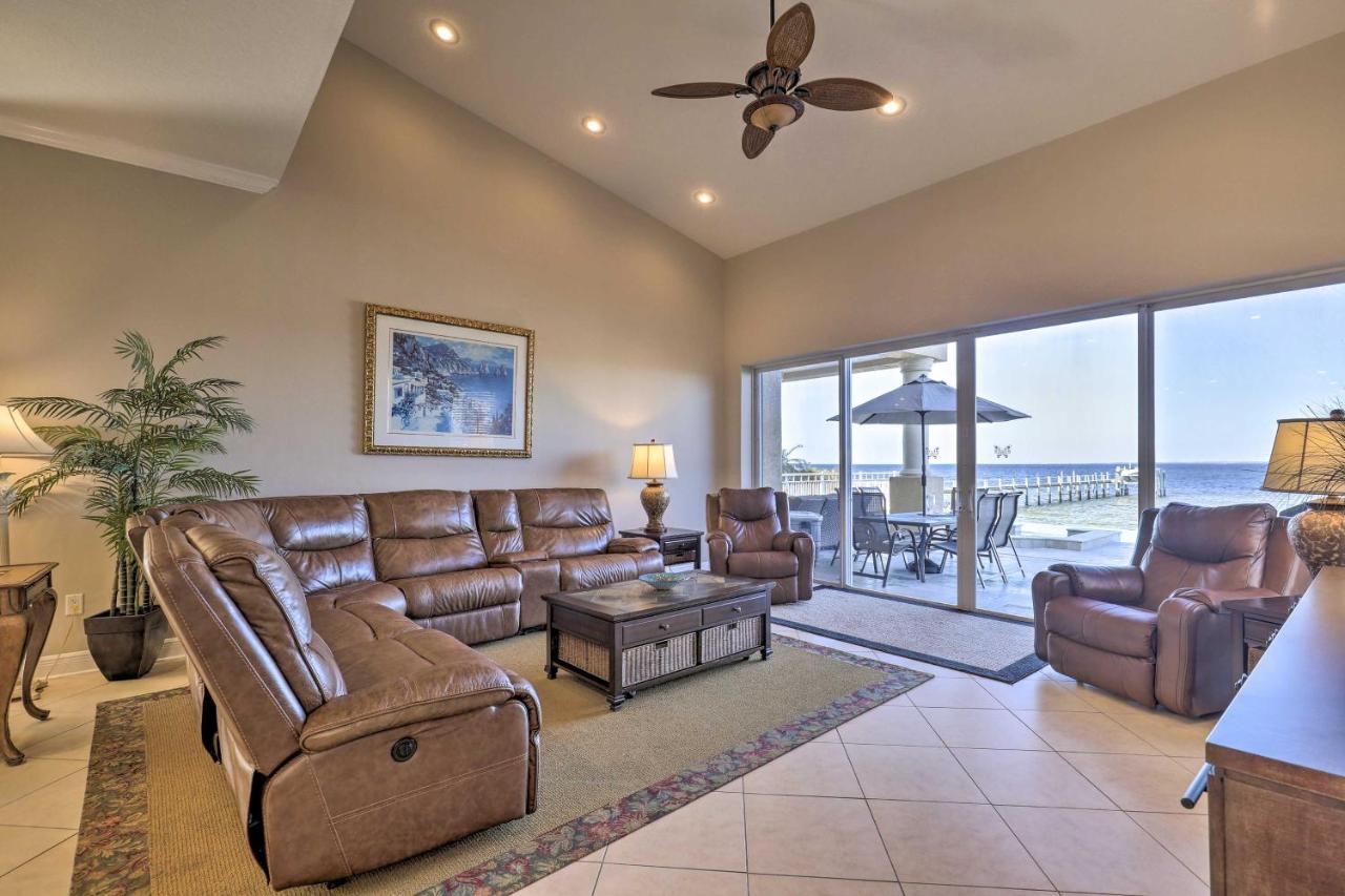 Waterfront Apollo Pool And Shared Dock! *