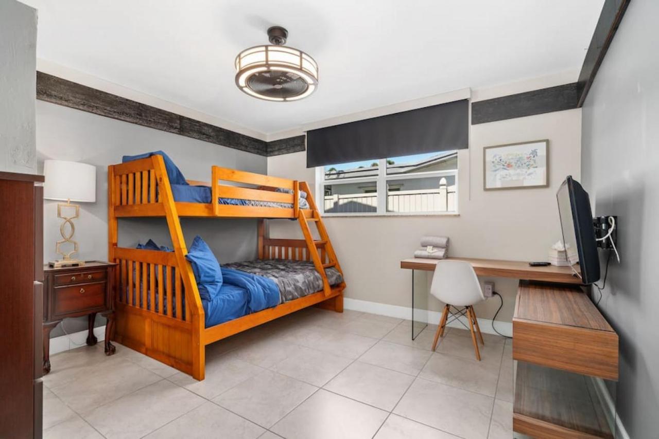 Hollys Hacienda With Heated Pool And Patio Area * Hollywood