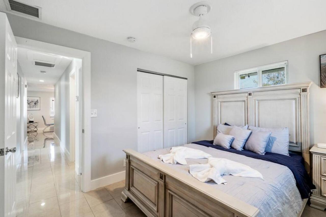 Holiday home Roxanas 3bed 2bath With Modern Interior And Bbq Backyard