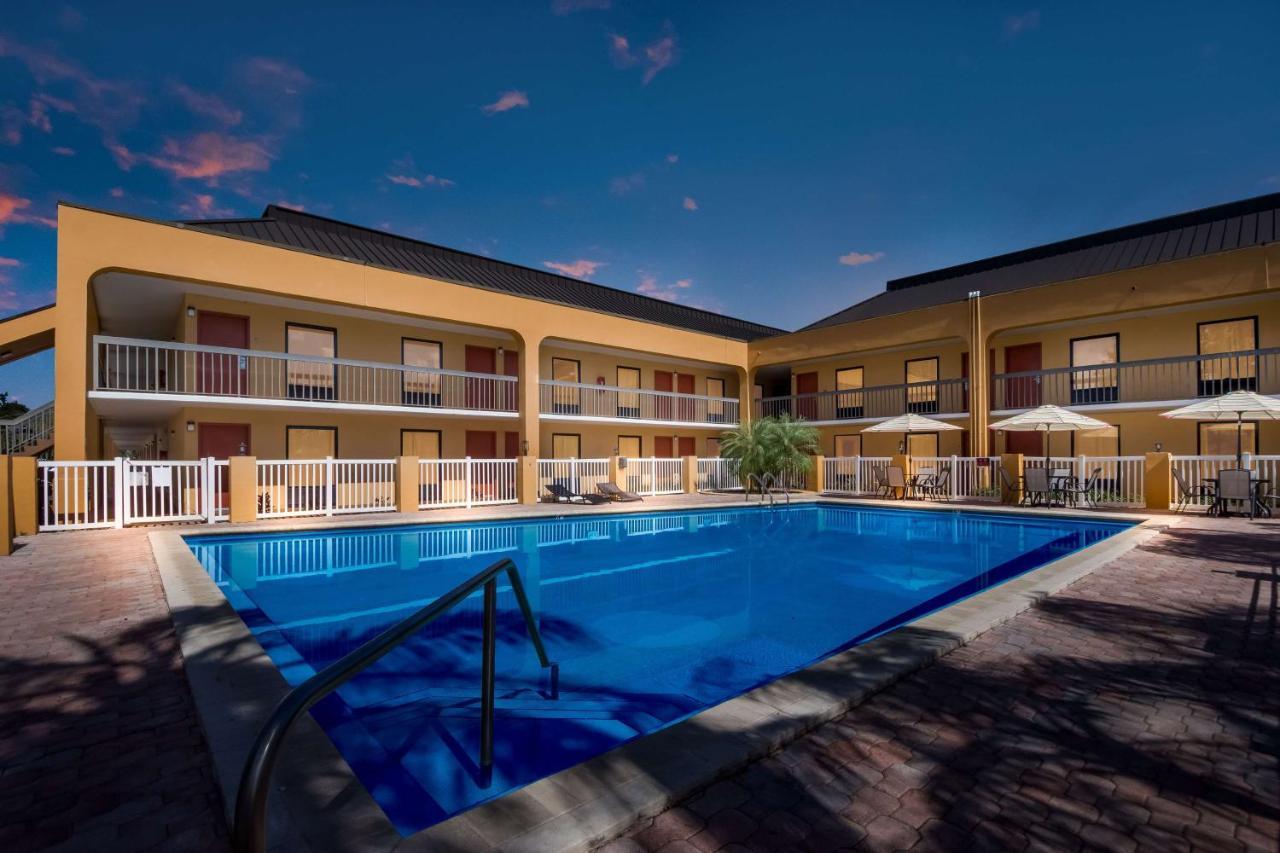 Surestay By Western St Pete Airport Motel 2*