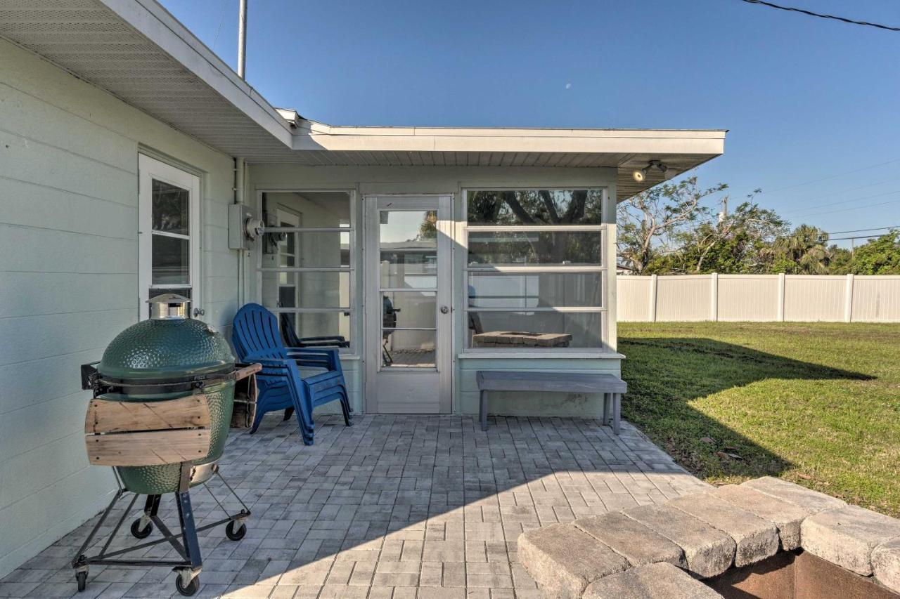 With Fire Pit And Grill 2 Mi To Beach! Holiday home