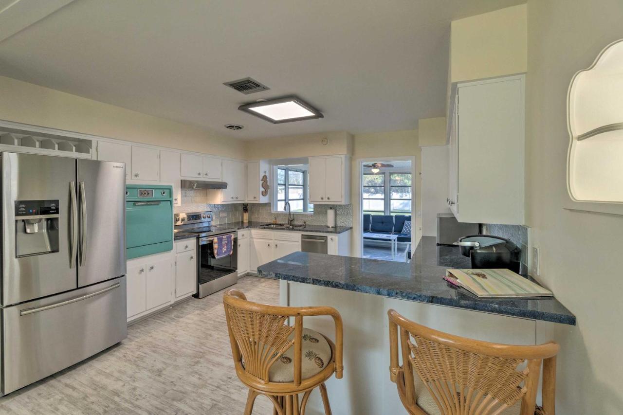 With Fire Pit And Grill 2 Mi To Beach! Holiday home