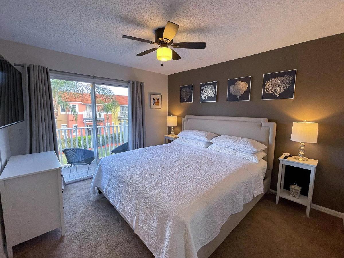 Holiday home Stylish 3 Bedroom Townhome With Amenities *