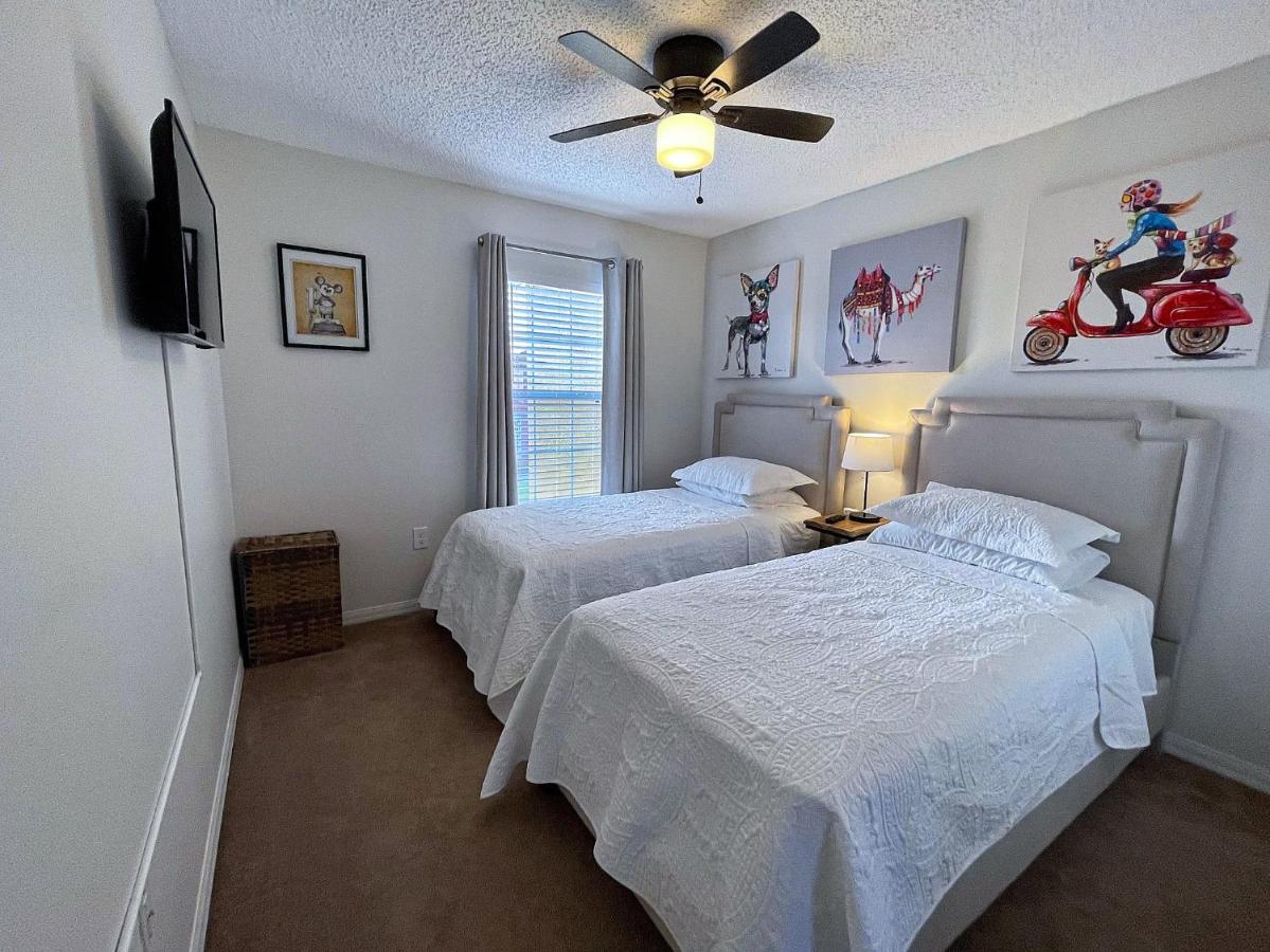Stylish 3 Bedroom Townhome With Amenities Holiday home Kissimmee