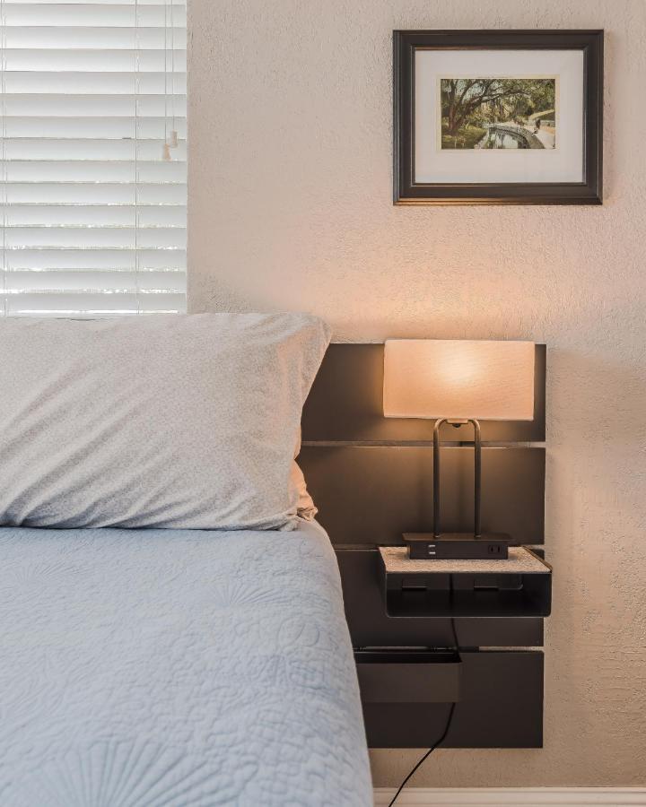 Apartment Treasure Island Walking Distance To White *