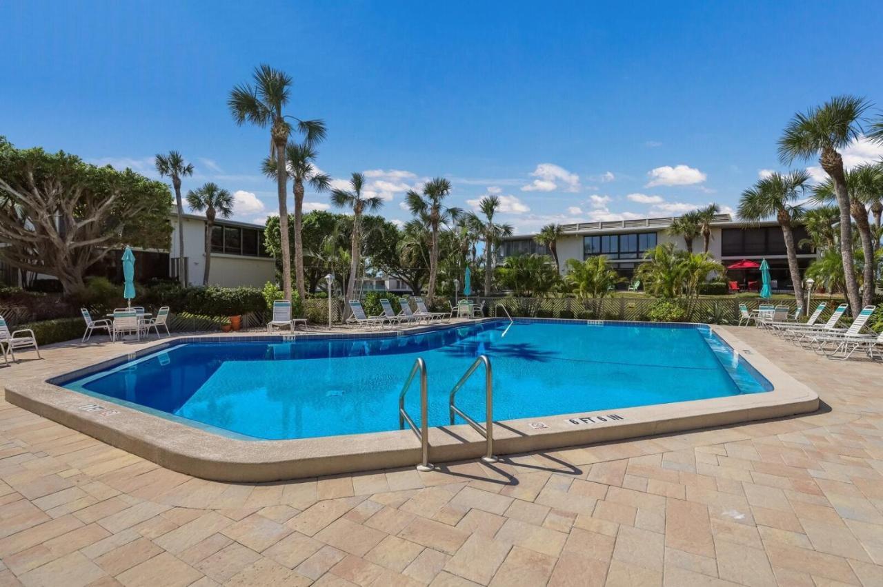 Apartment Westbay Point Moorings 26 *