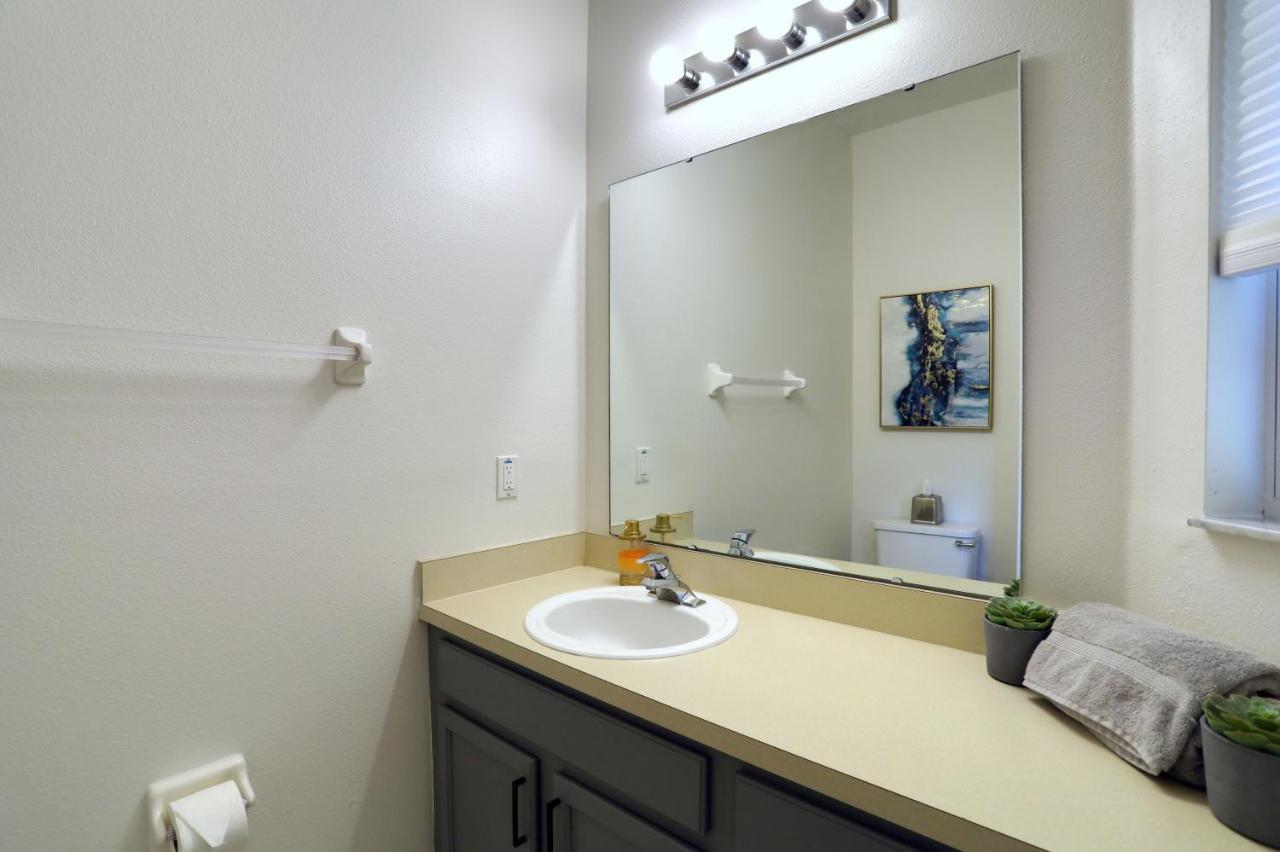 Stylish 3 Bedroom Townhome With Amenities Holiday home Kissimmee