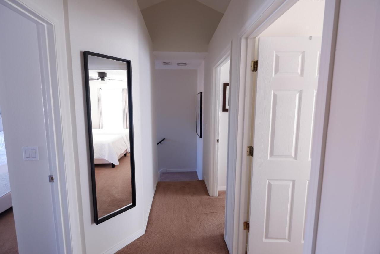Stylish 3 Bedroom Townhome With Amenities Holiday home