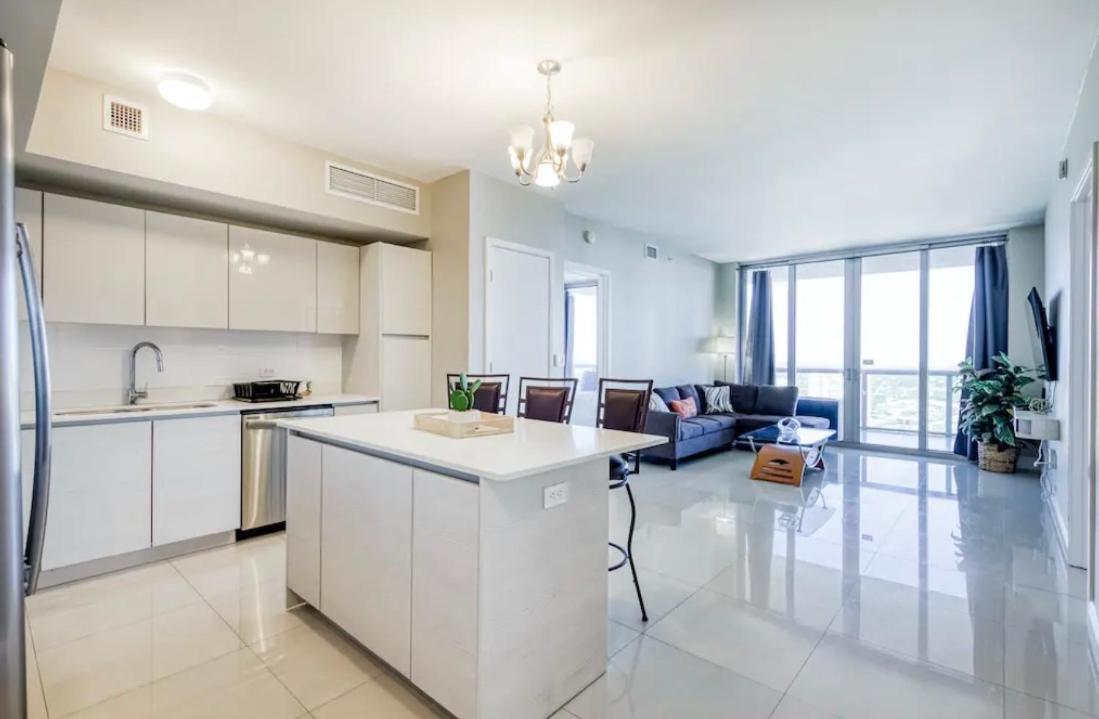 Stunning Penthouse Waterfront 2bd 2ba Aparthotel