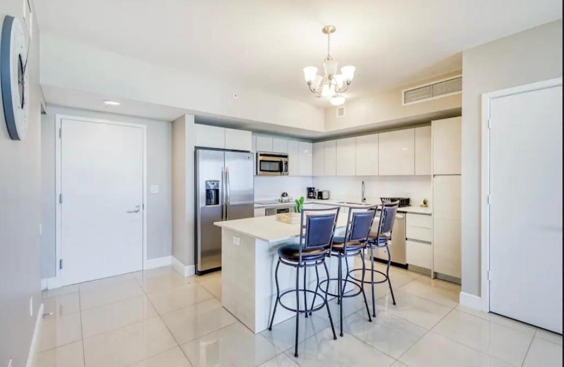 Stunning Penthouse Waterfront 2bd 2ba Aparthotel *