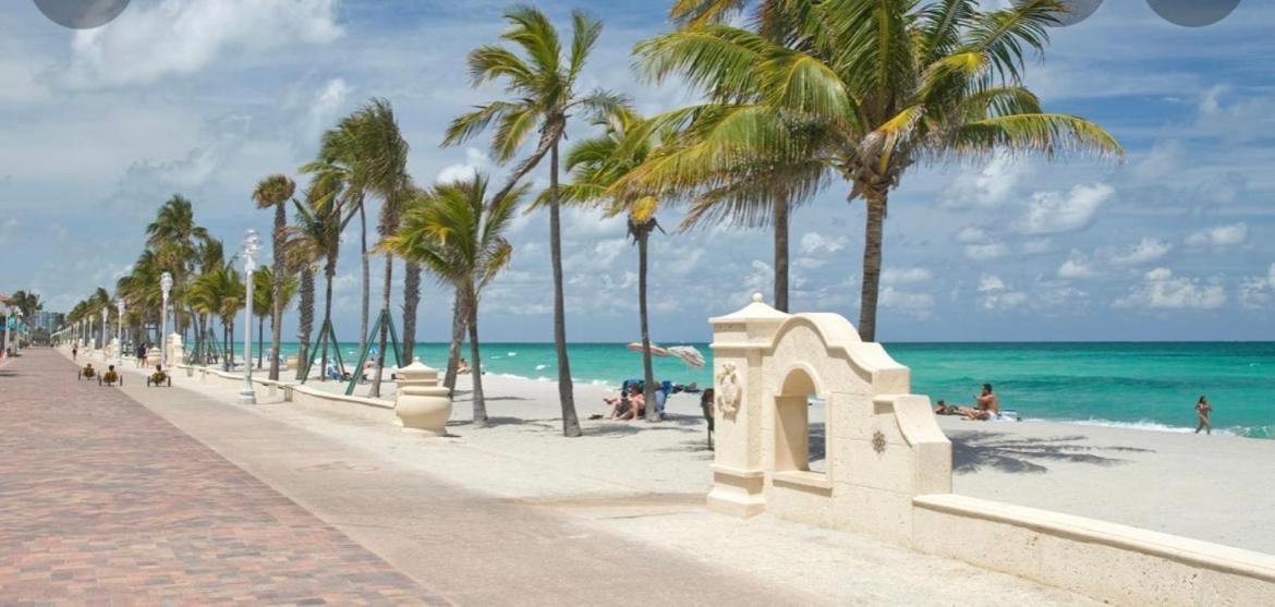 Stunning Penthouse Waterfront 2bd 2ba Hallandale Beach