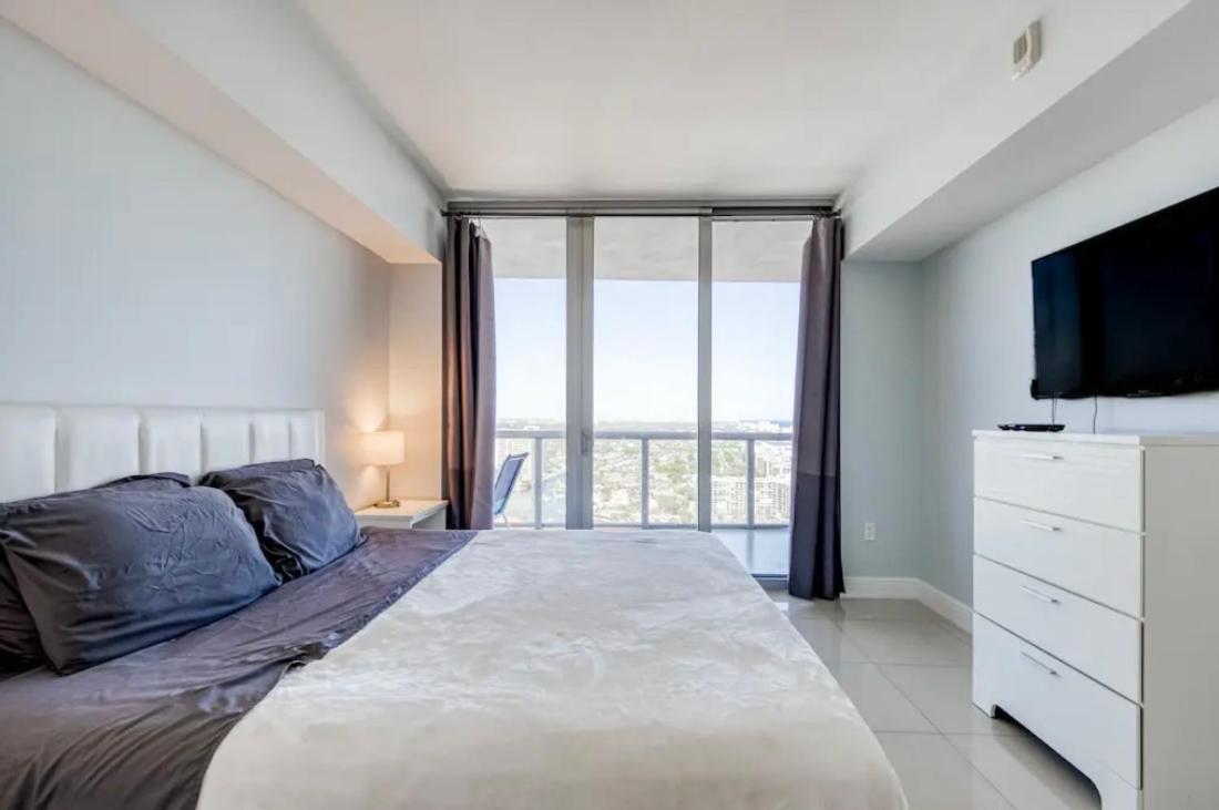 Stunning Penthouse Waterfront 2bd 2ba