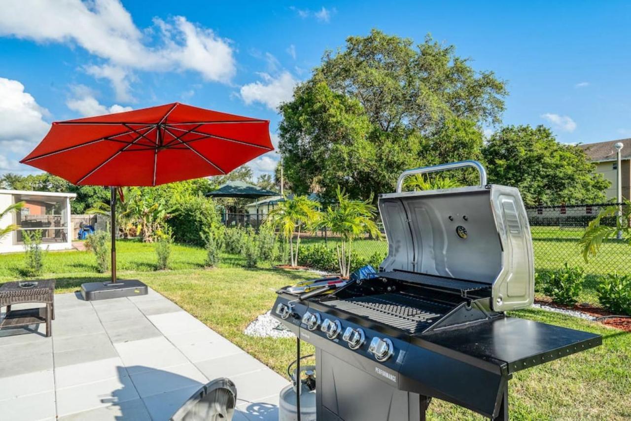 Roxanas 3bed 2bath With Modern Interior And Bbq Backyard Fort Lauderdale