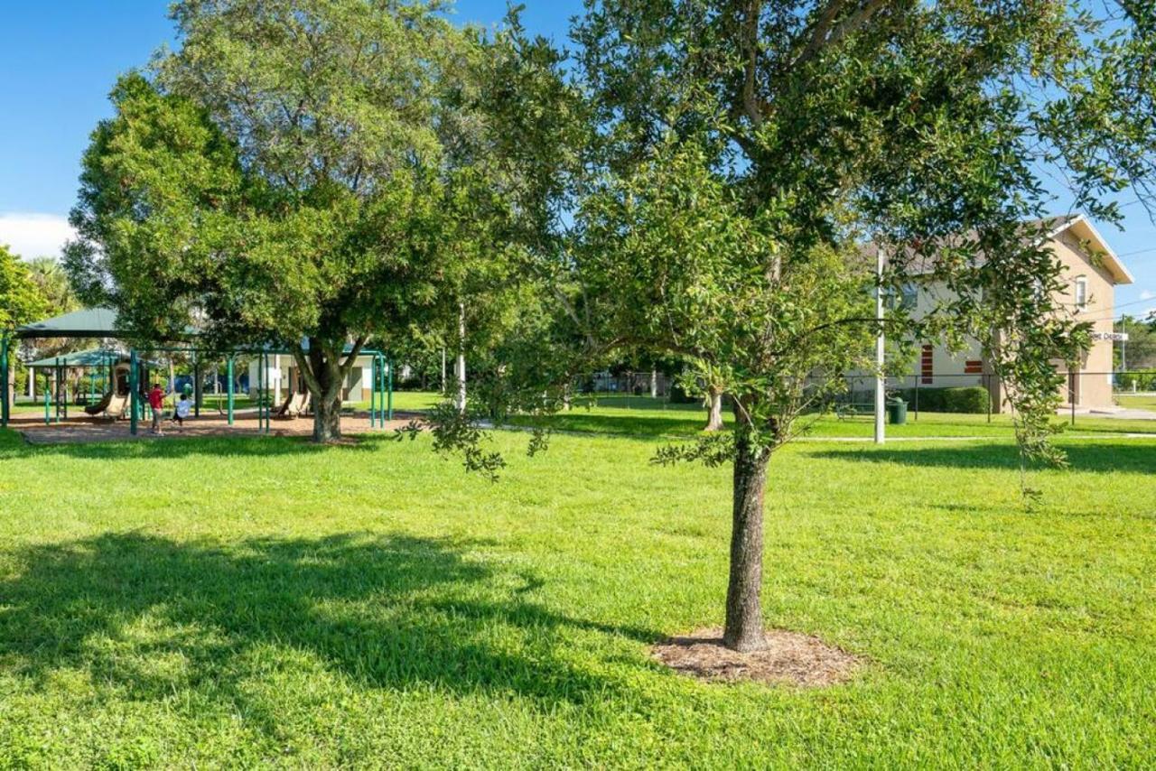 Holiday home Roxanas 3bed 2bath With Modern Interior And Bbq Backyard Fort Lauderdale