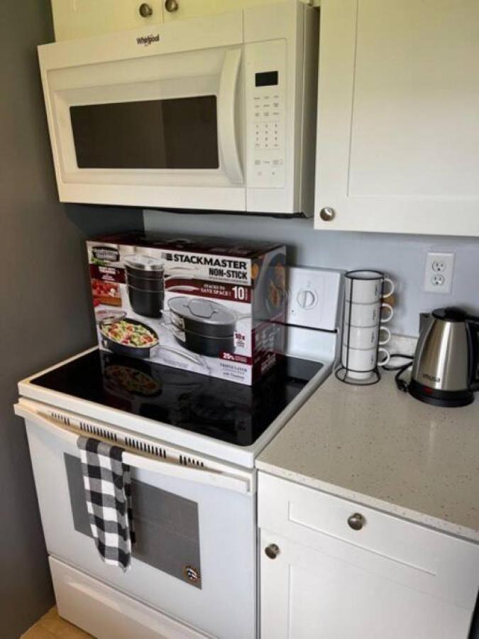 Roxanas 3bed 2bath With Modern Interior And Bbq Backyard *
