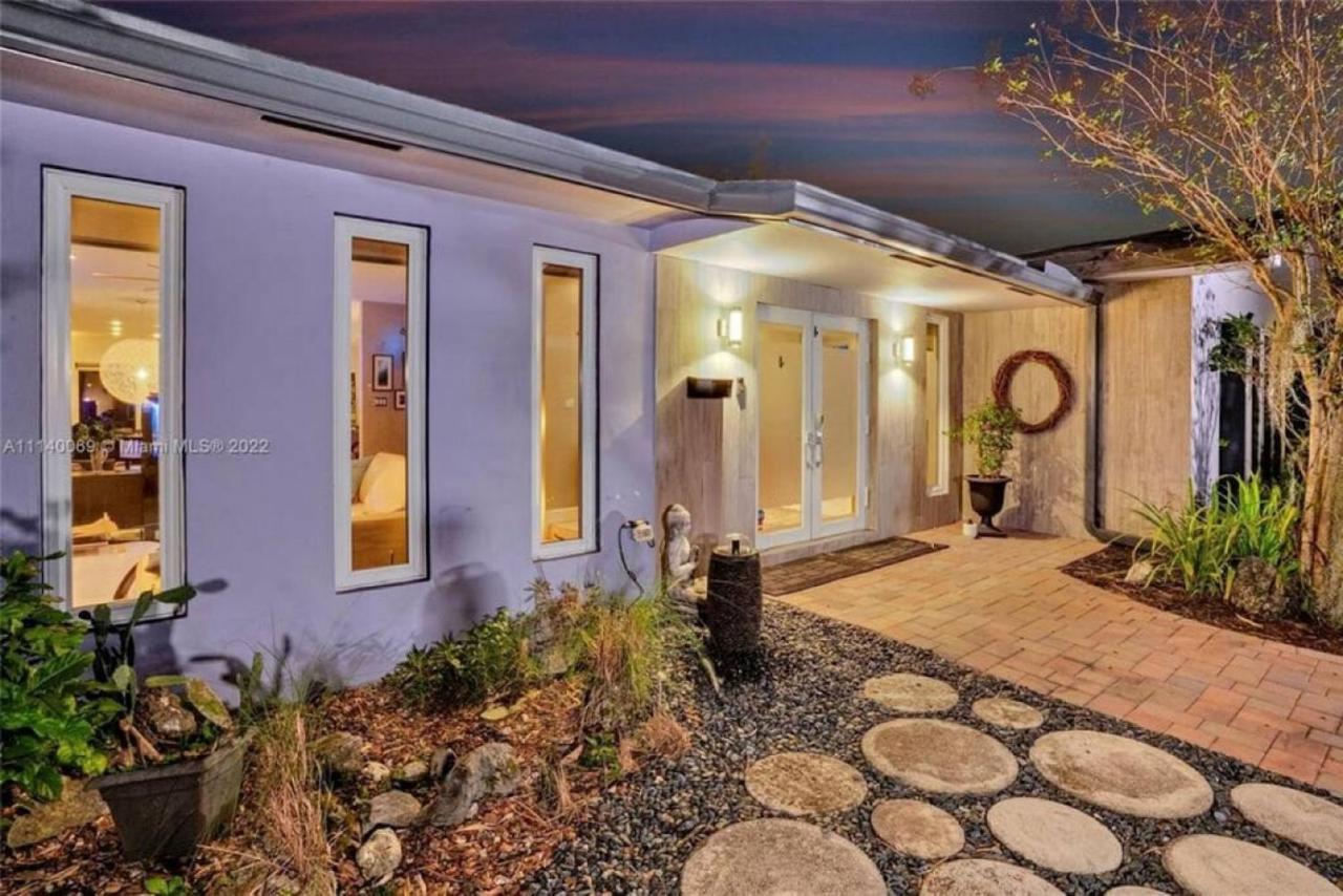 Hollys Hacienda With Heated Pool And Patio Area Hollywood