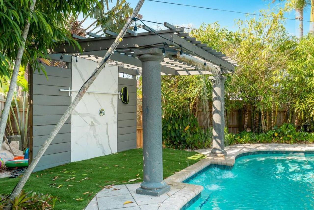 Hollys Hacienda With Heated Pool And Patio Area Hollywood