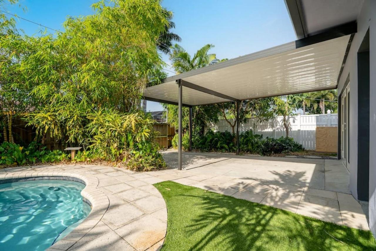Hollys Hacienda With Heated Pool And Patio Area Holiday home *