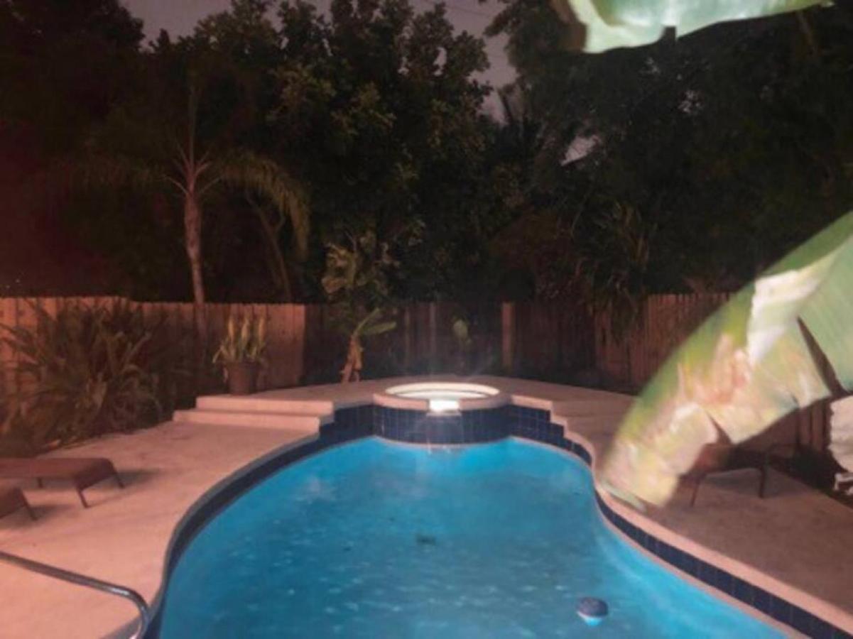 Wilton Tropical Oasis With Heated Pool And Hot Tub Holiday home *