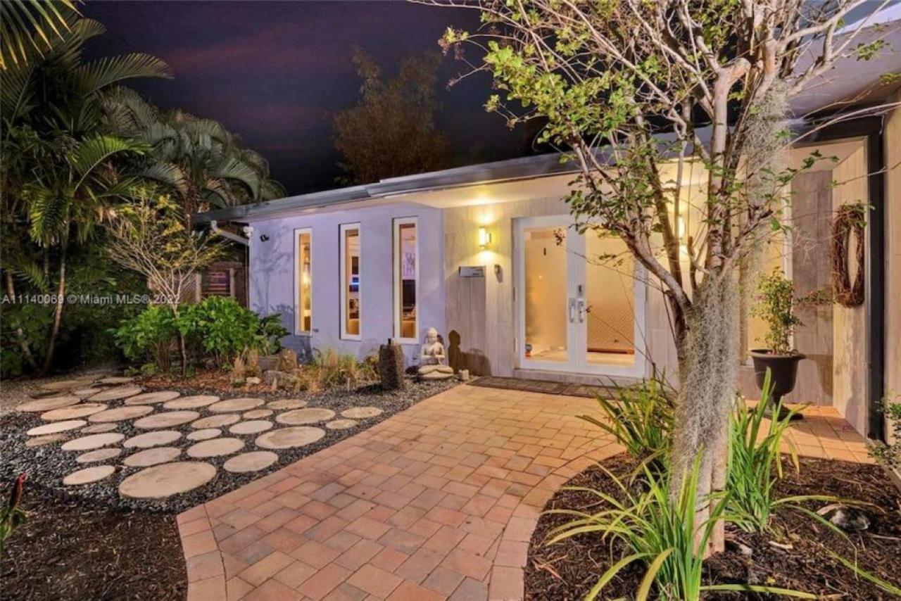 Hollys Hacienda With Heated Pool And Patio Area Holiday home