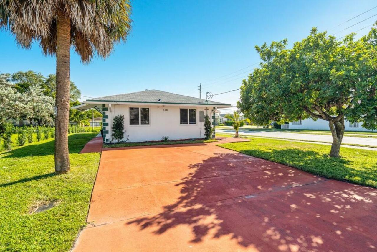 Roxanas 3bed 2bath With Modern Interior And Bbq Backyard Holiday home