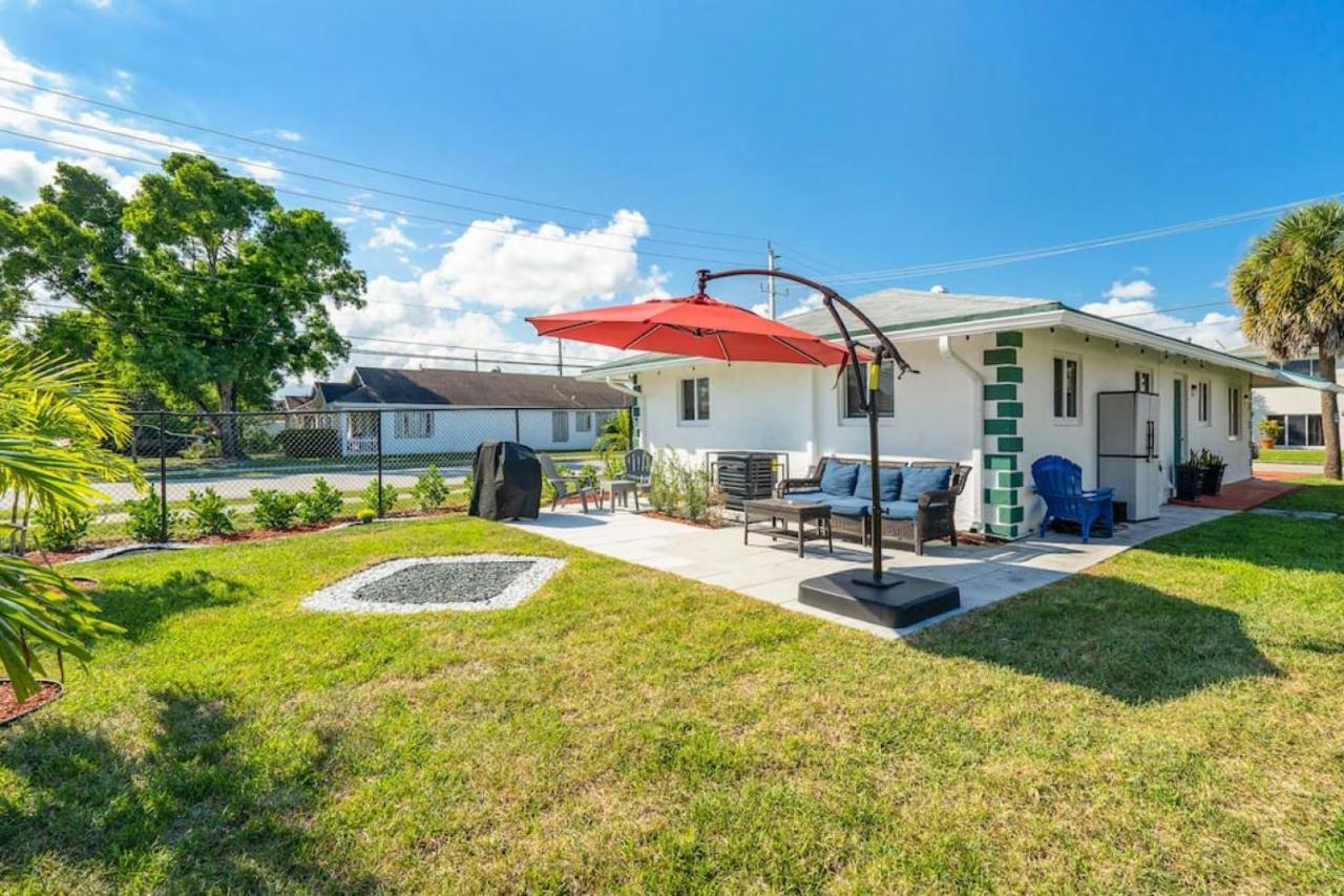 Holiday home Roxanas 3bed 2bath With Modern Interior And Bbq Backyard