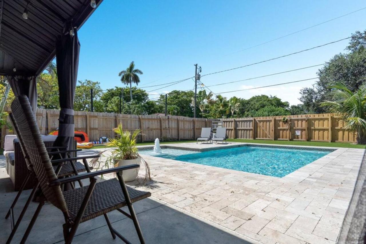 Wileys Paradise Three Bedroom Two Bath Office And Heated Pool *