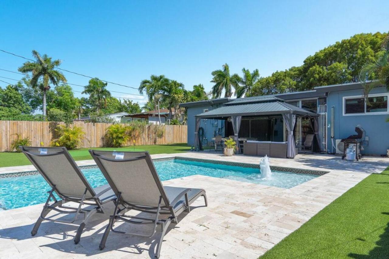 Wileys Paradise Three Bedroom Two Bath Office And Heated Pool Holiday home Hollywood