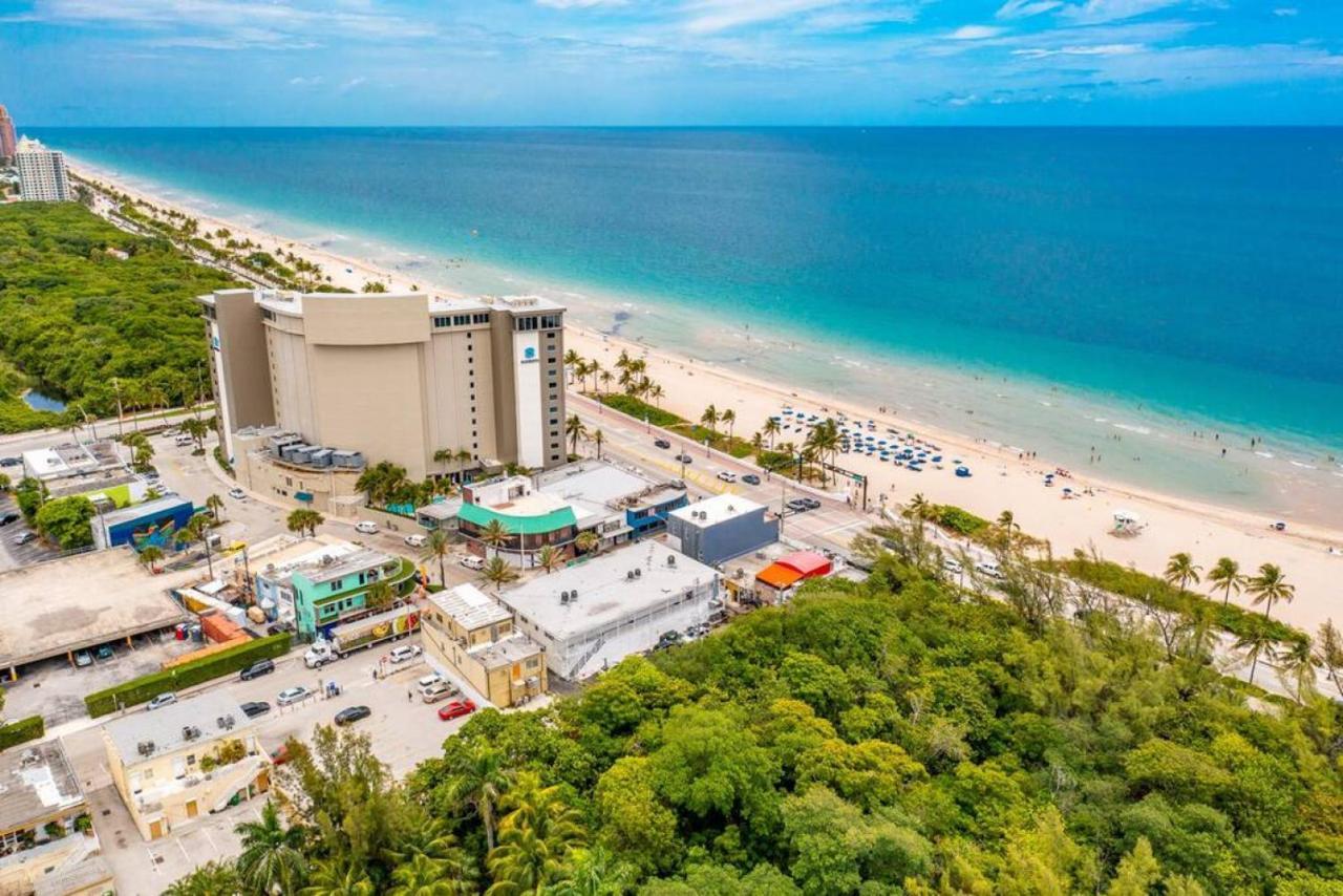Holiday home The Purple Pelican Beachfront With Ocean Balcony Unit 3