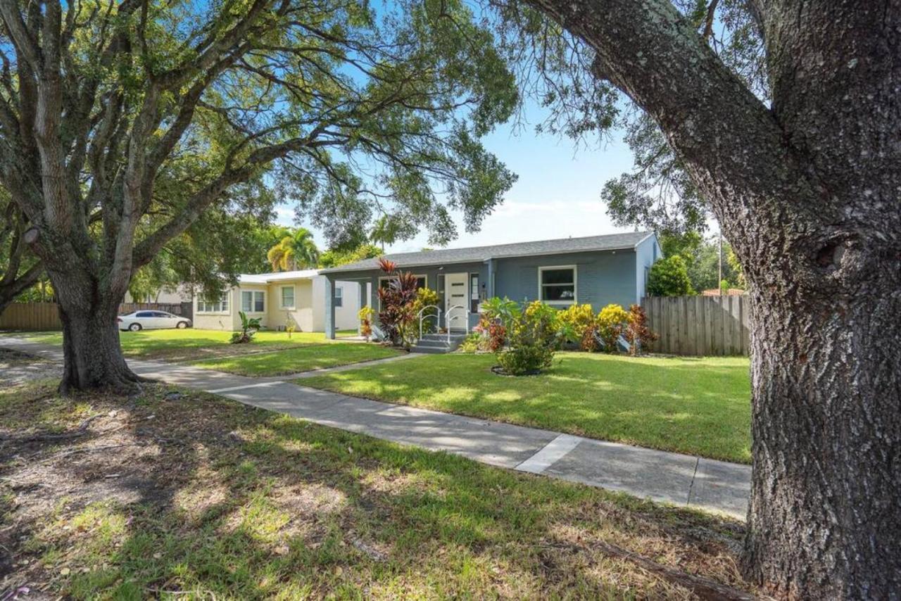 Wileys Paradise Three Bedroom Two Bath Office And Heated Pool * Hollywood