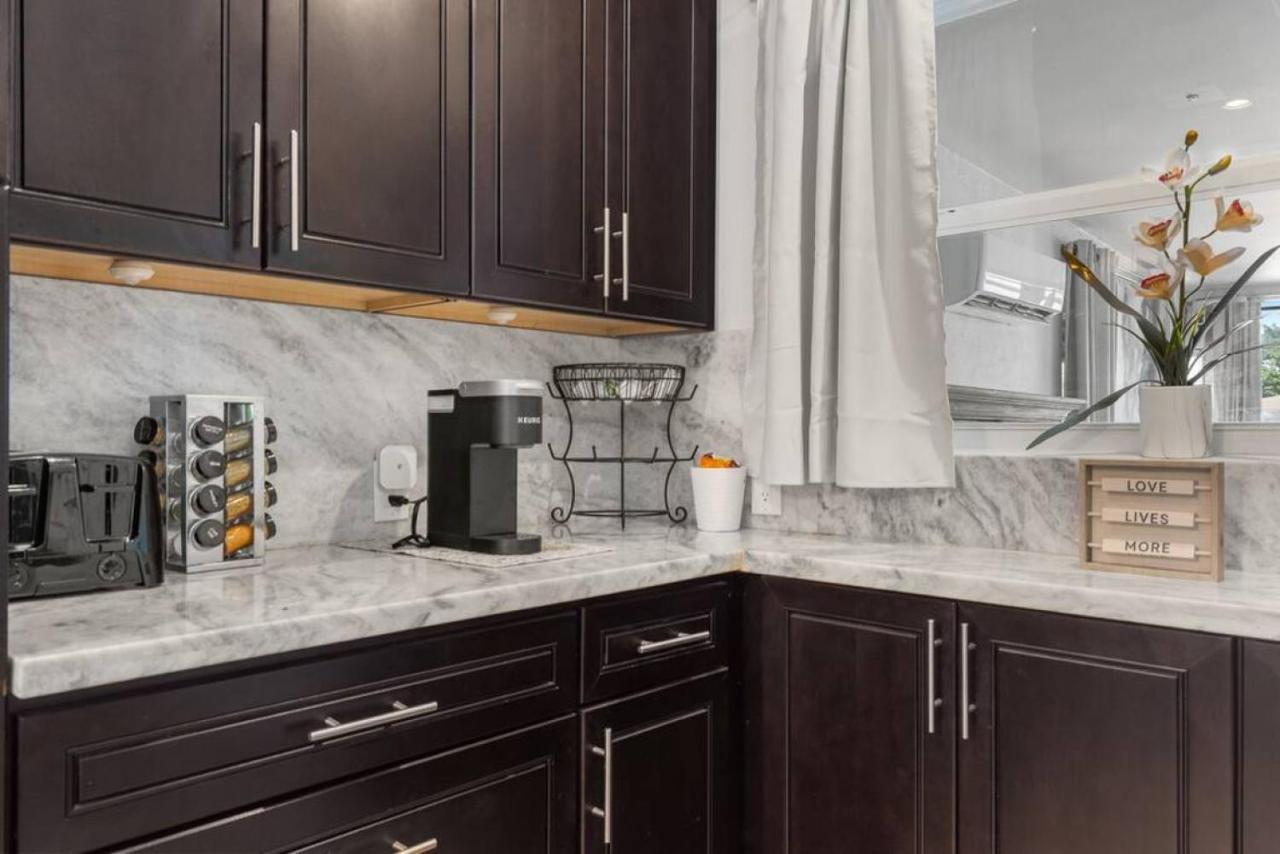 Wileys Paradise Three Bedroom Two Bath Office And Heated Pool Hollywood