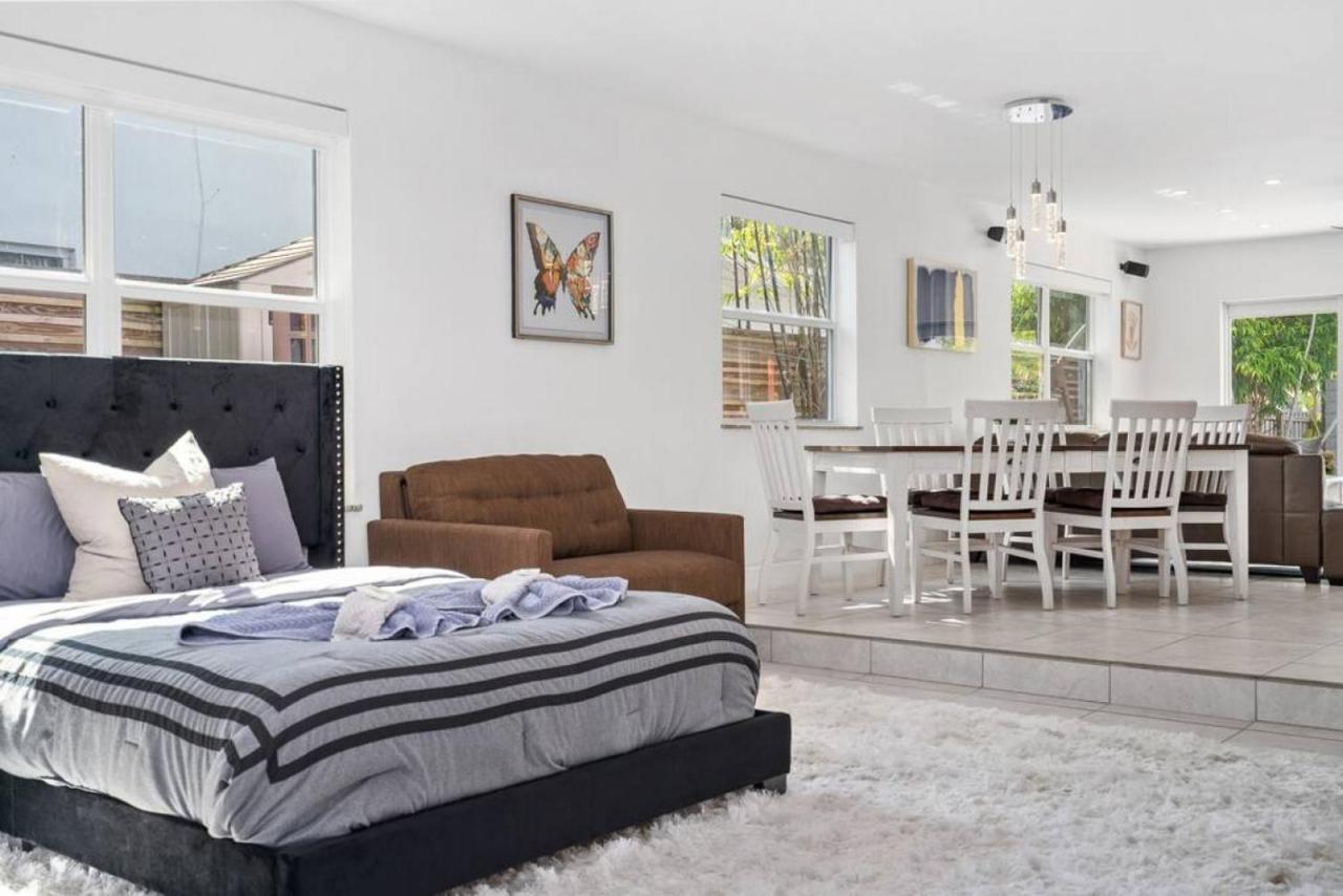 Hollys Hacienda With Heated Pool And Patio Area Hollywood