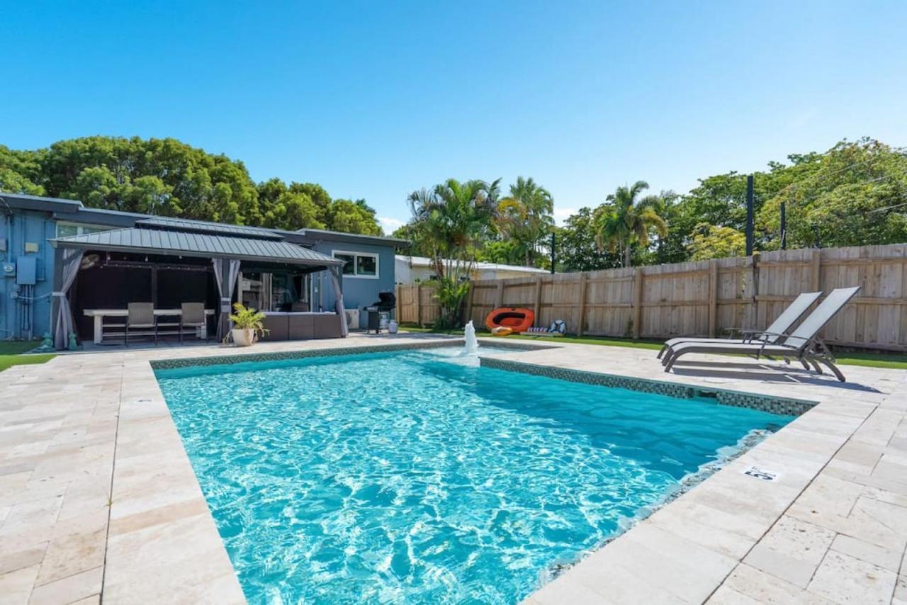 Wileys Paradise Three Bedroom Two Bath Office And Heated Pool Holiday home *