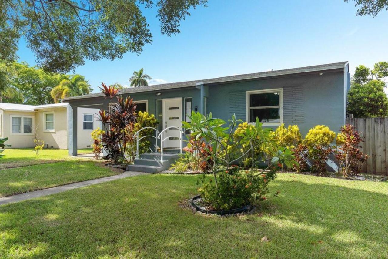 Wileys Paradise Three Bedroom Two Bath Office And Heated Pool Hollywood