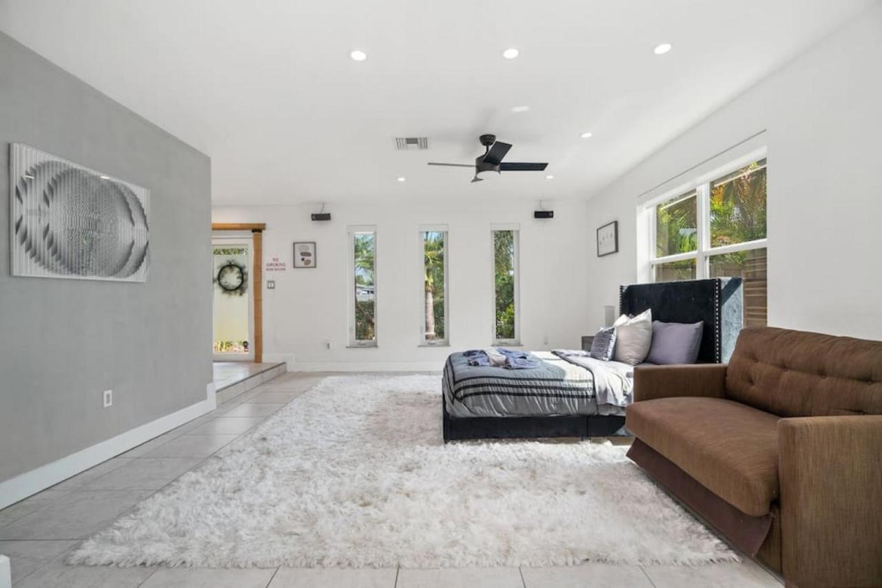 Hollys Hacienda With Heated Pool And Patio Area * Hollywood