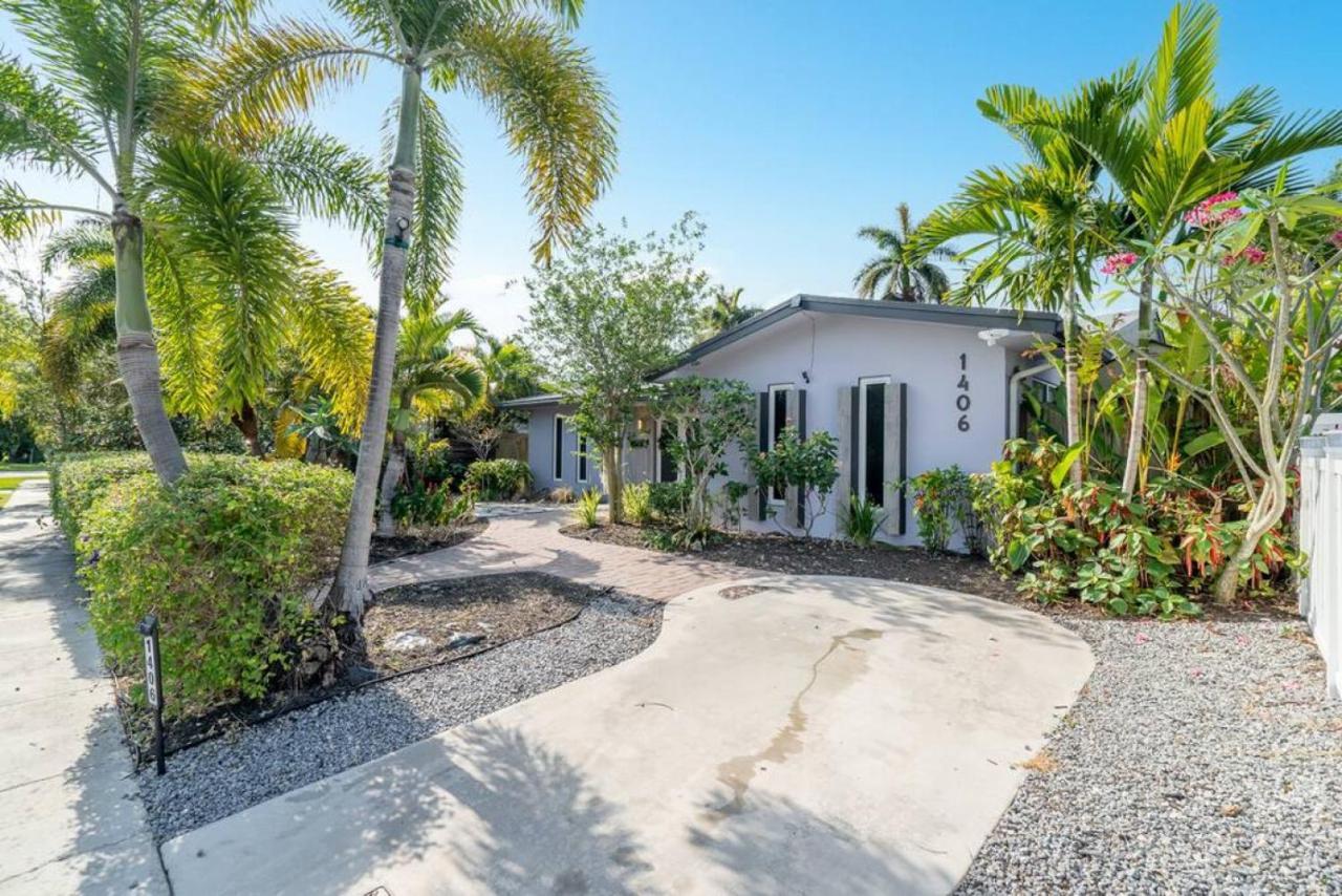 Holiday home Hollys Hacienda With Heated Pool And Patio Area *