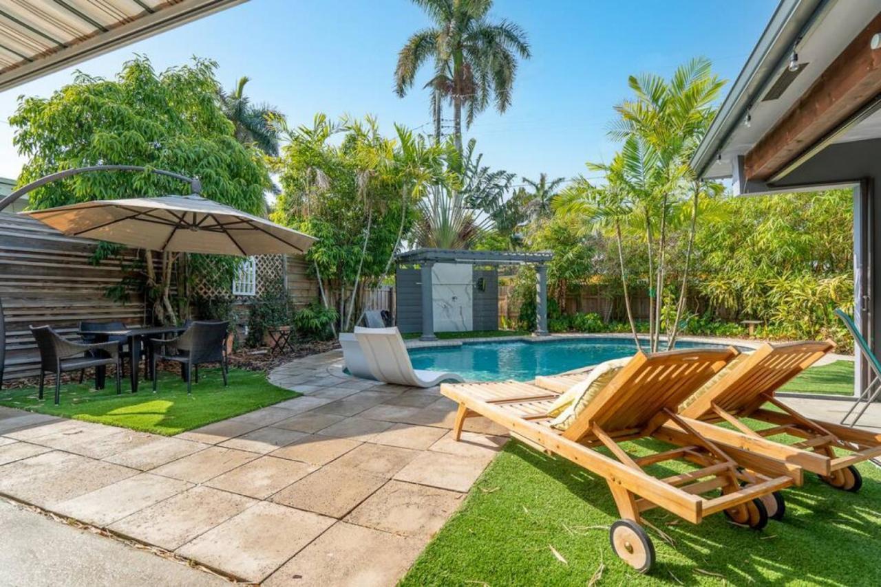 Hollys Hacienda With Heated Pool And Patio Area Holiday home *