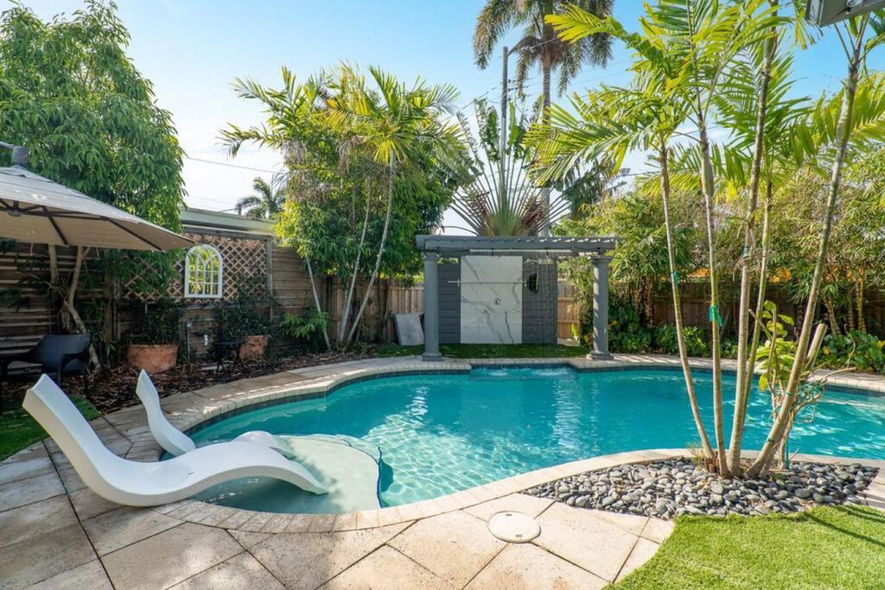 Hollys Hacienda With Heated Pool And Patio Area Holiday home